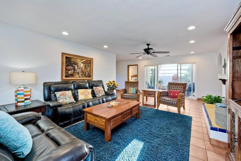Great Group Retreat! Hacienda Decor, Spacious Floor Plan, Private Backyard 칼스배드 외부 사진