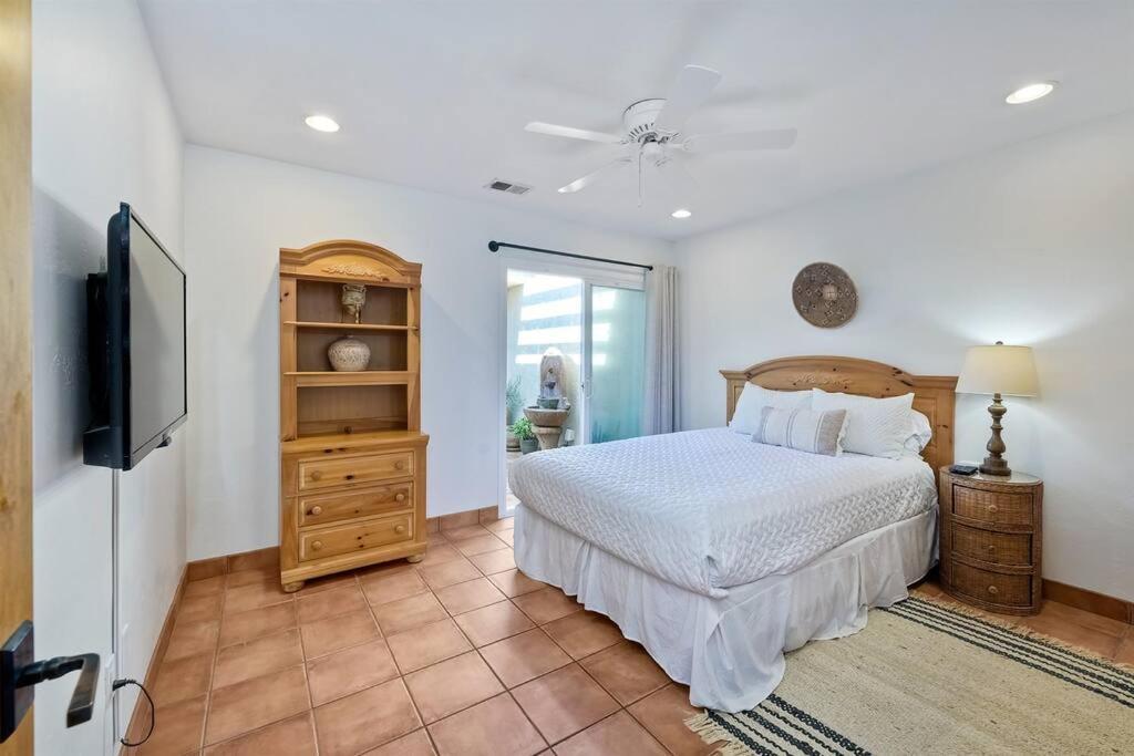Great Group Retreat! Hacienda Decor, Spacious Floor Plan, Private Backyard 칼스배드 외부 사진